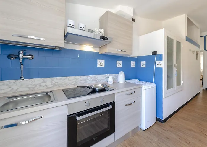 Lejlighed Joivy Inviting 1-bed Flat, Close To 2 Beaches, Sestri Levante