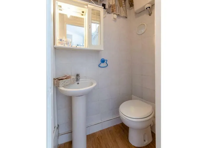 Joivy Inviting 1-bed Flat, Close To 2 Beaches, Lejlighed *