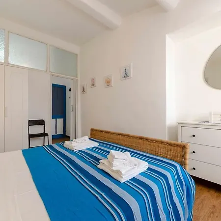 Joivy Inviting 1-bed Flat, Close To 2 Beaches, Daire *