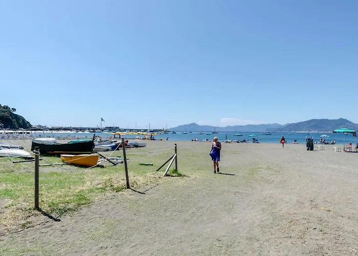 Joivy Inviting 1-bed Flat, Close To 2 Beaches, Apartmán Sestri Levante
